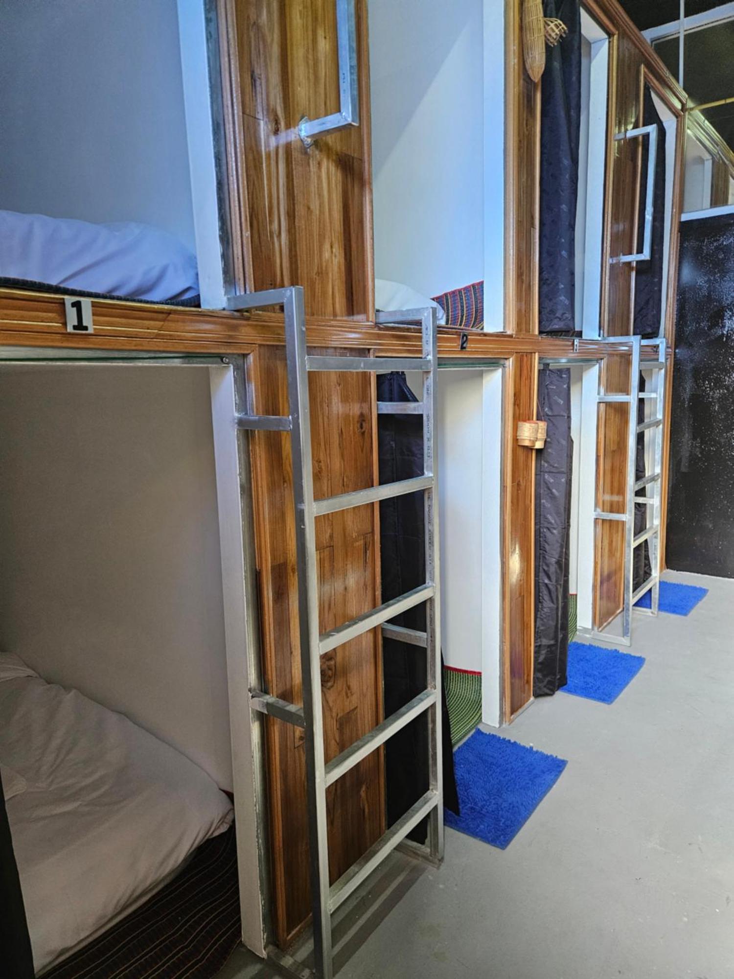 Kai Lions International Capsule Hostel Pakse Buitenkant foto